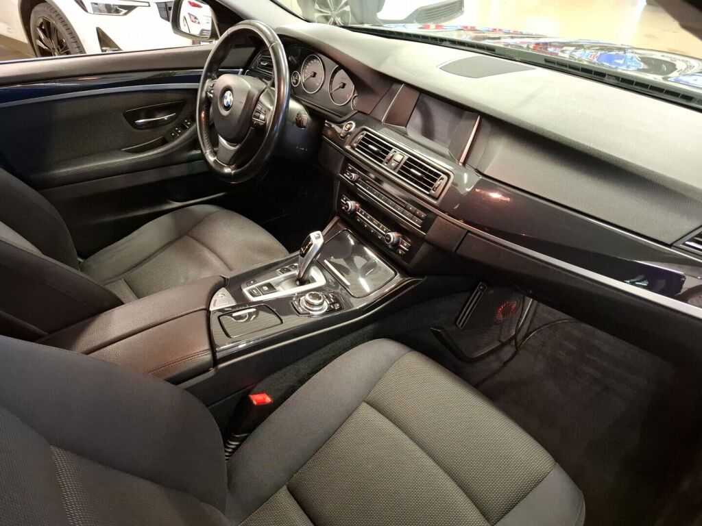 BMW 518 2013 Musta