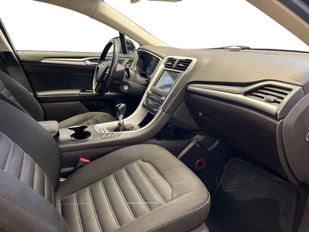 Ford Mondeo 2018 Musta