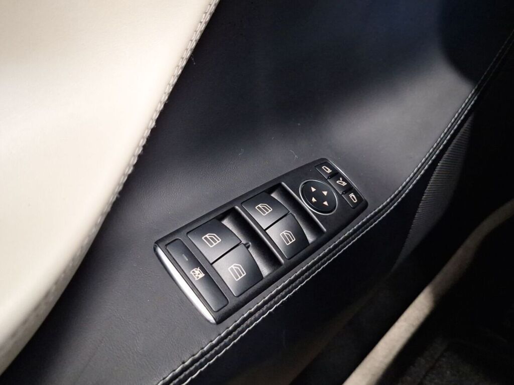 Tesla Model S 2017 Sininen