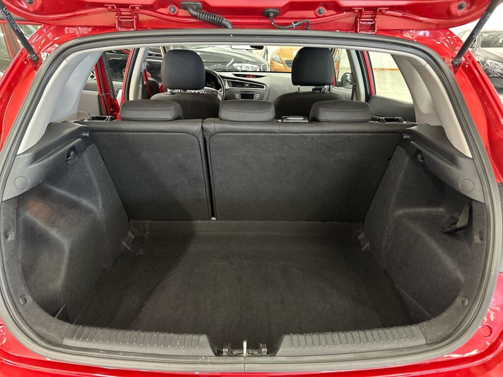 Kia Ceed 2017 Punainen