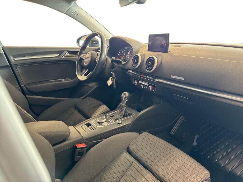 Audi A3 2018 Musta