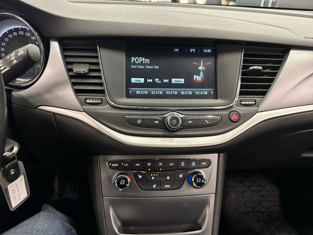 Opel Astra 2018 Punainen