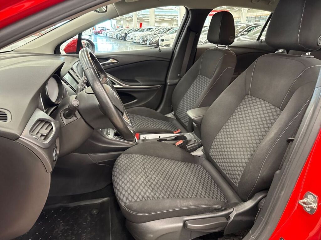 Opel Astra 2018 Punainen