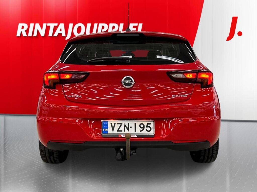Opel Astra 2018 Punainen