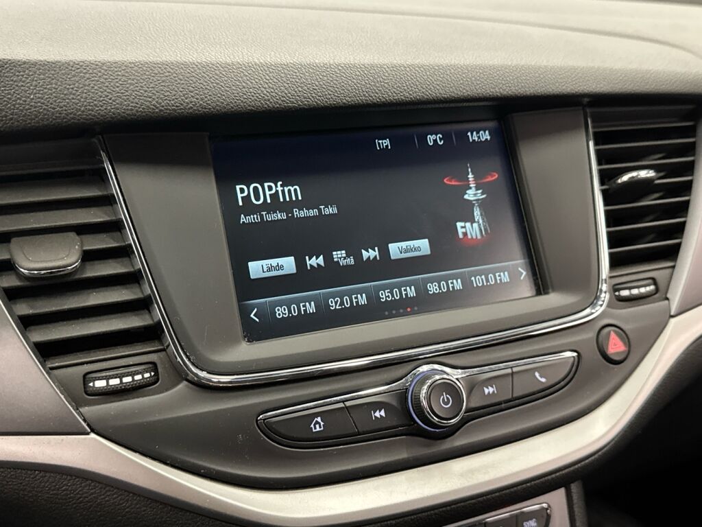 Opel Astra 2018 Punainen