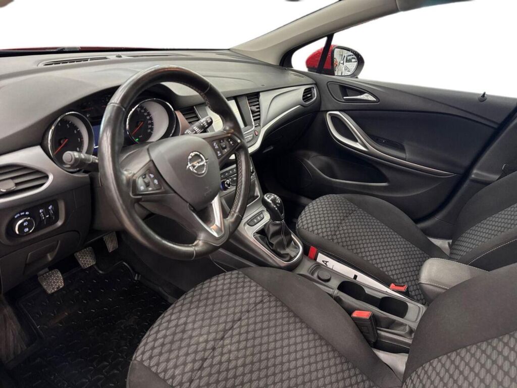 Opel Astra 2018 Punainen