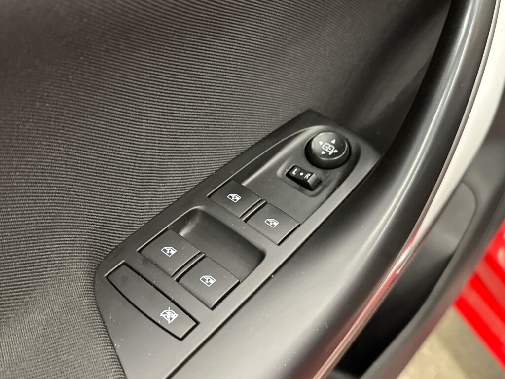 Opel Astra 2018 Punainen