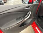 Opel Astra 2018 Punainen
