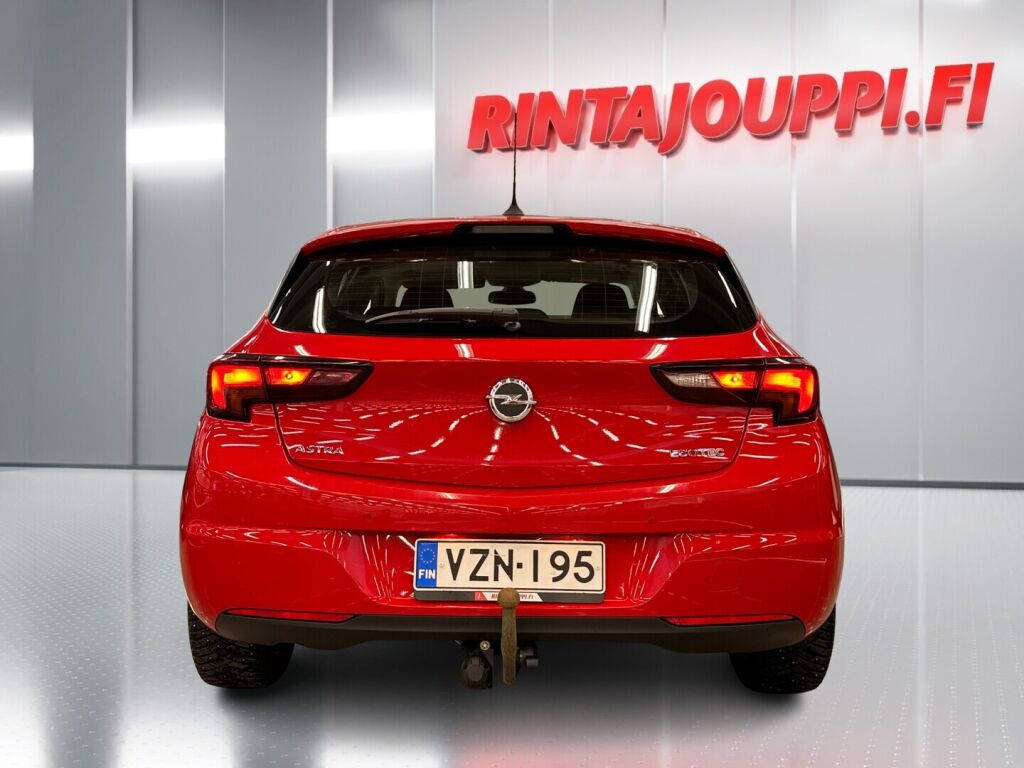 Opel Astra 2018 Punainen
