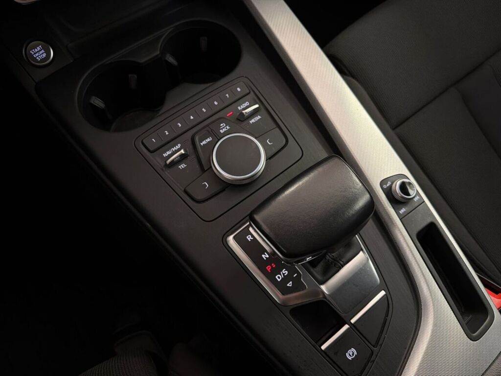 Audi A4 2016 Musta