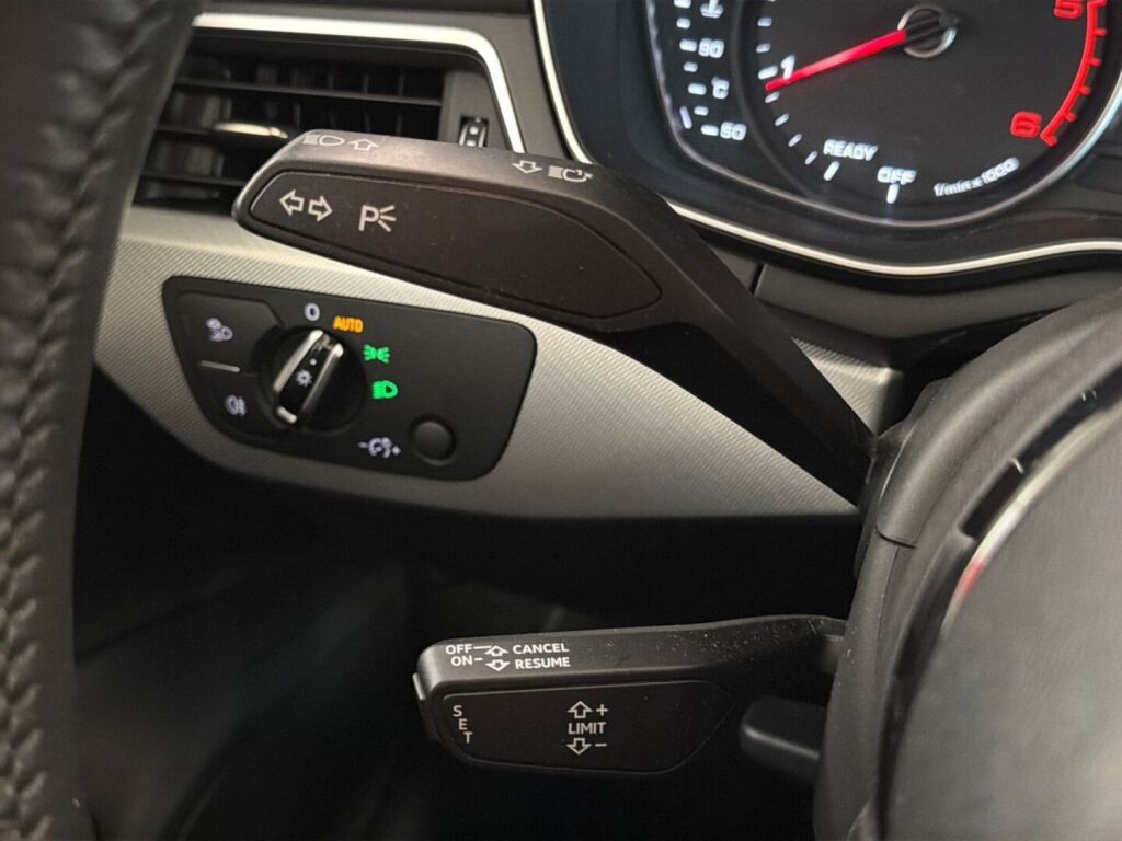 Audi A4 2016 Musta