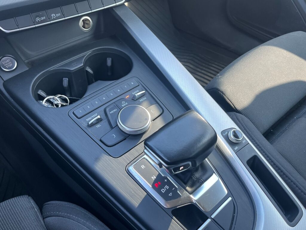 Audi A4 2016 Musta