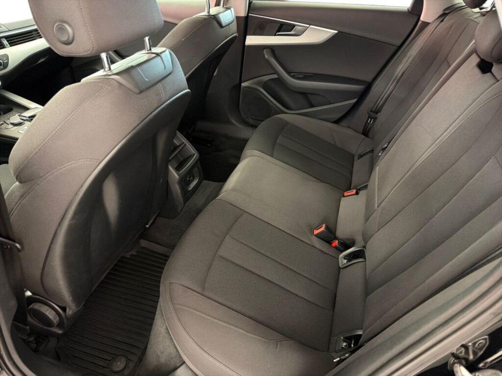 Audi A4 2016 Musta