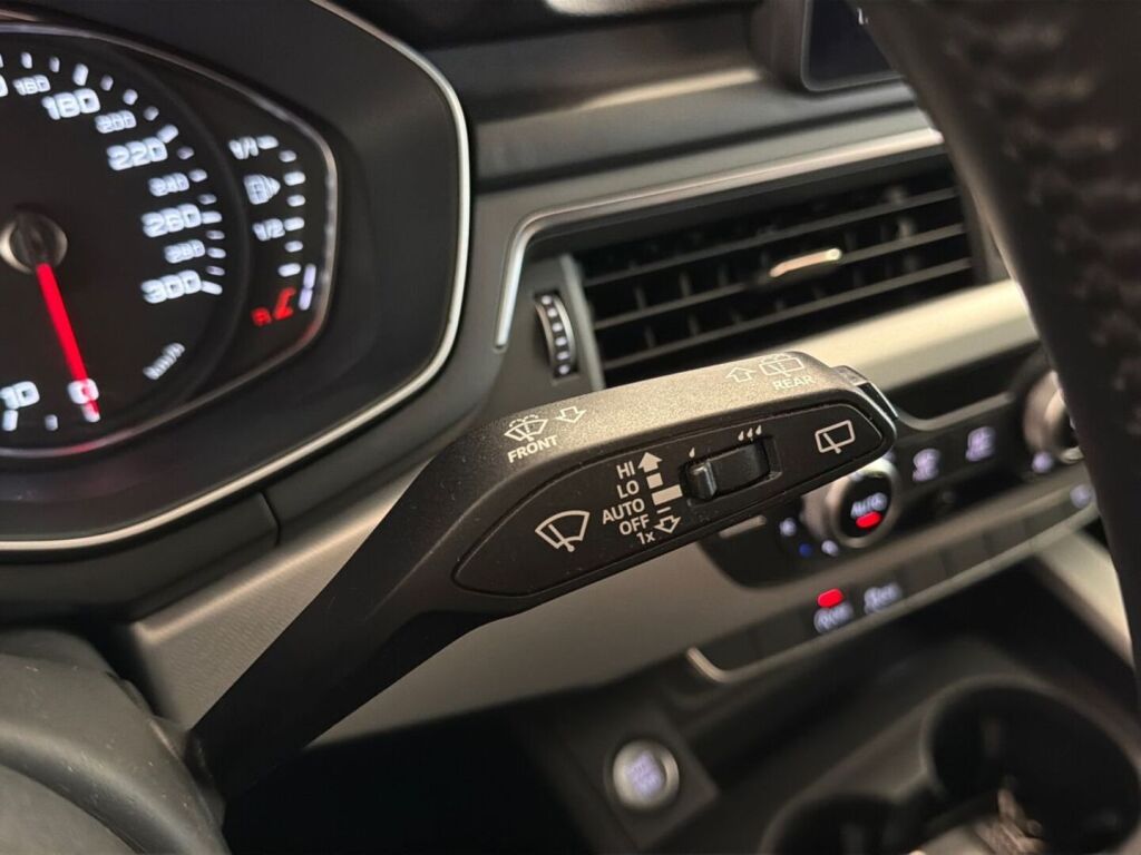 Audi A4 2016 Musta