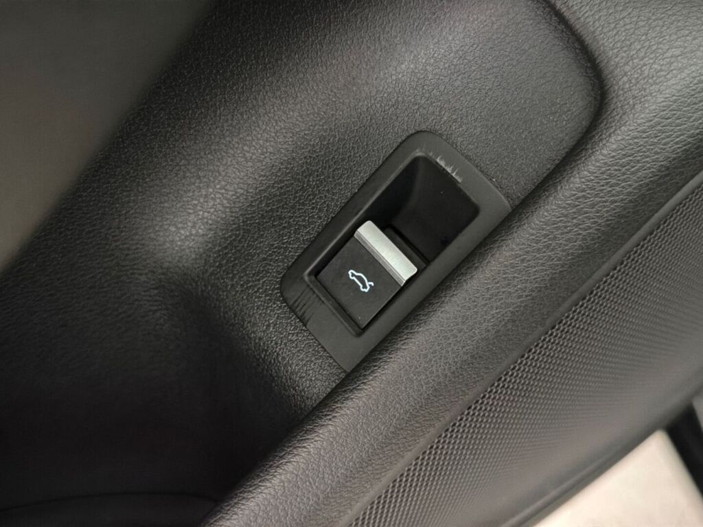 Audi A4 2016 Musta