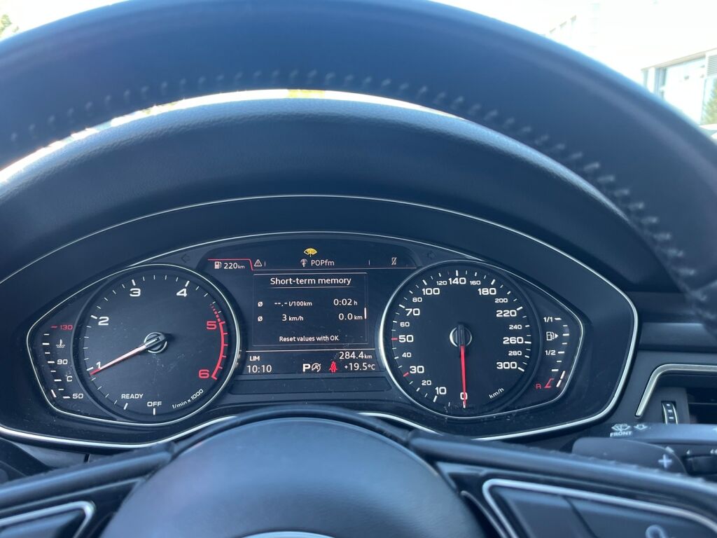 Audi A4 2016 Musta