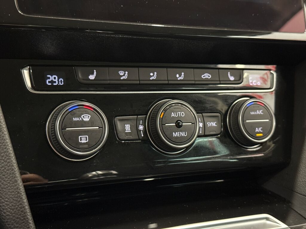 Volkswagen Passat 2018 Sininen