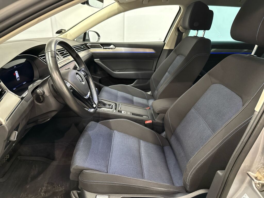 Volkswagen Passat 2018 Sininen