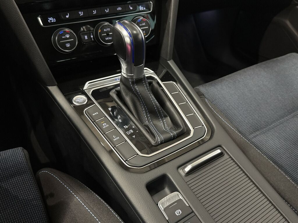 Volkswagen Passat 2018 Sininen