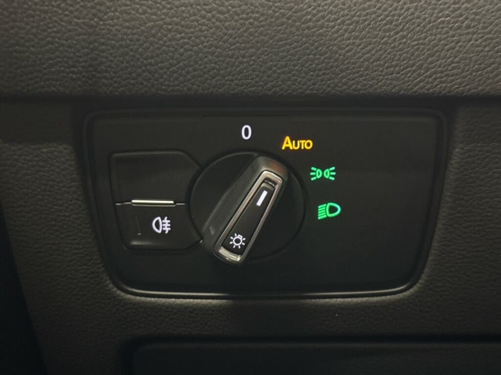 Volkswagen Passat 2018 Sininen