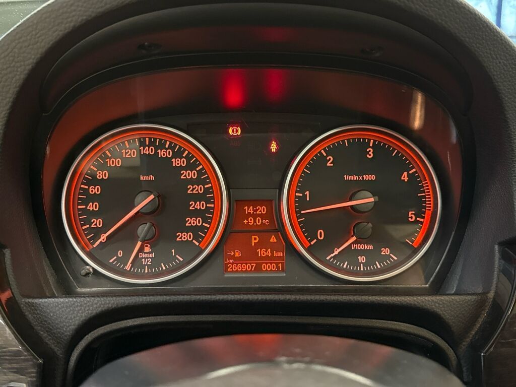 BMW 330 2011 Sininen