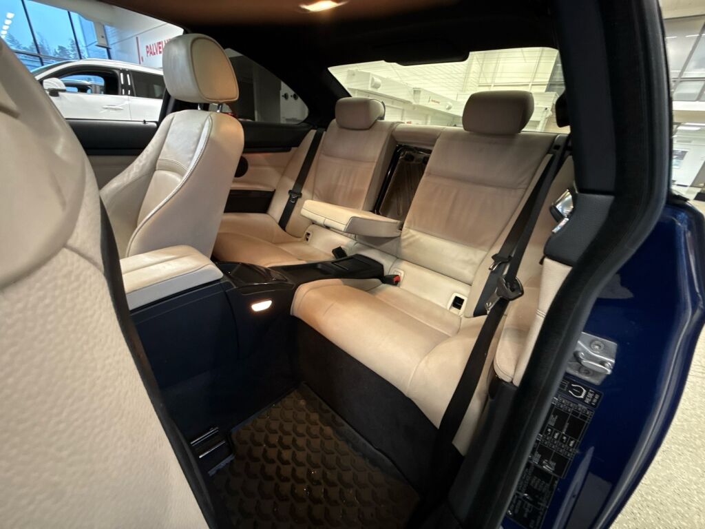 BMW 330 2011 Sininen