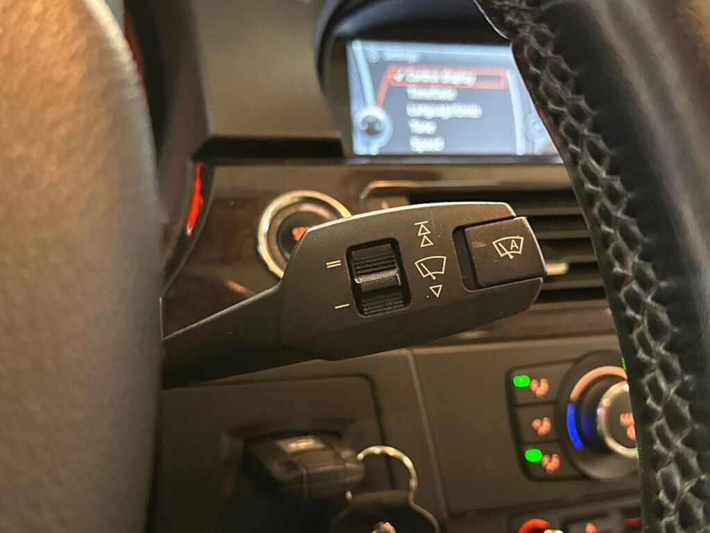 BMW 330 2011 Sininen