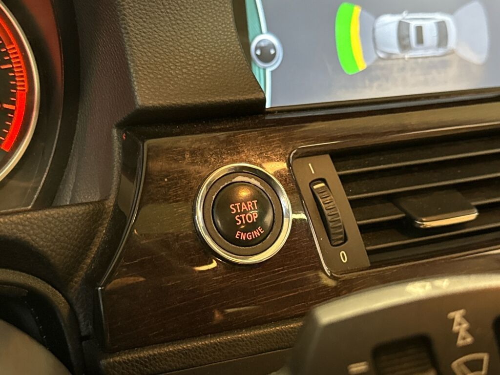 BMW 330 2011 Sininen