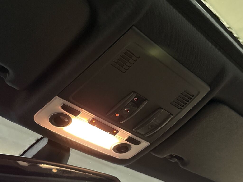 BMW 330 2011 Sininen