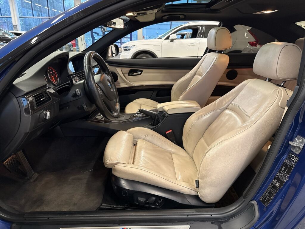 BMW 330 2011 Sininen