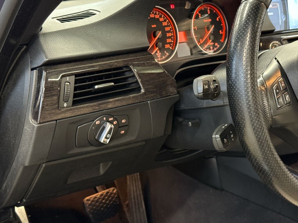 BMW 330 2011 Sininen