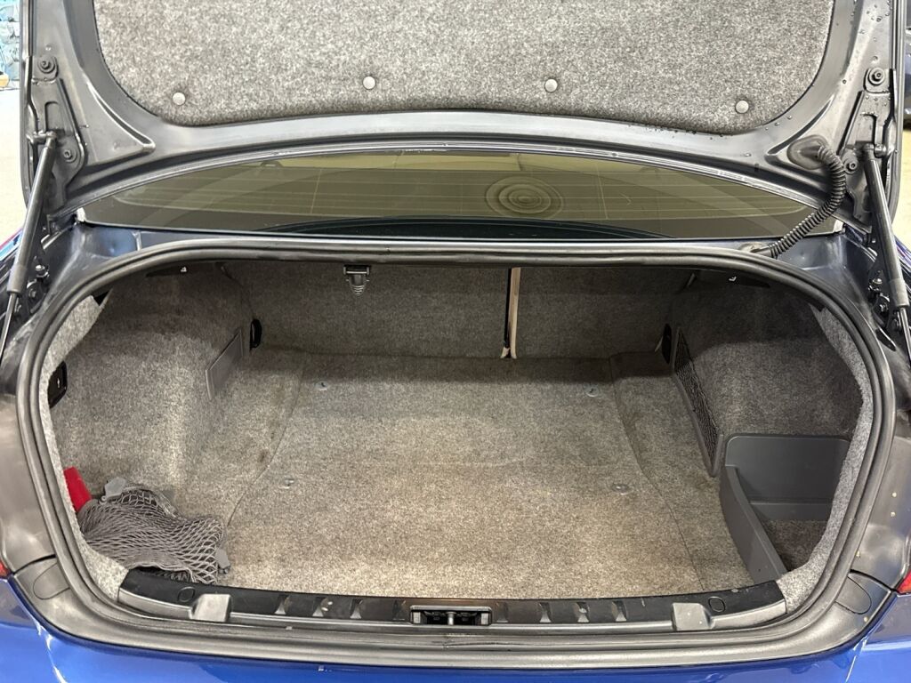 BMW 330 2011 Sininen