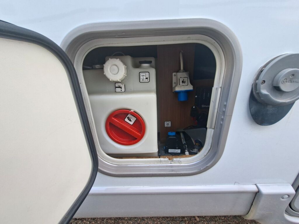 LMC Cruiser T712 Puoli-Integroitu 2018 Valkoinen