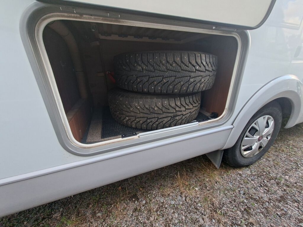 LMC Cruiser T712 Puoli-Integroitu 2018 Valkoinen