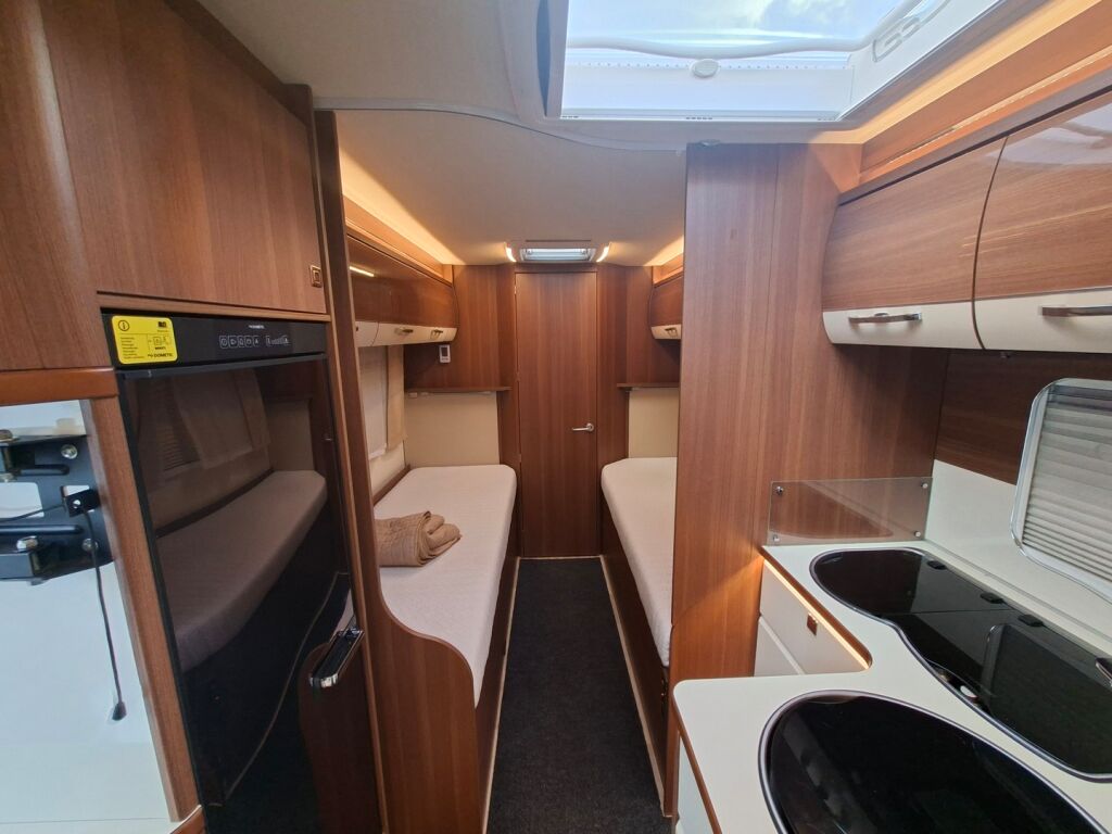 LMC Cruiser T712 Puoli-Integroitu 2018 Valkoinen