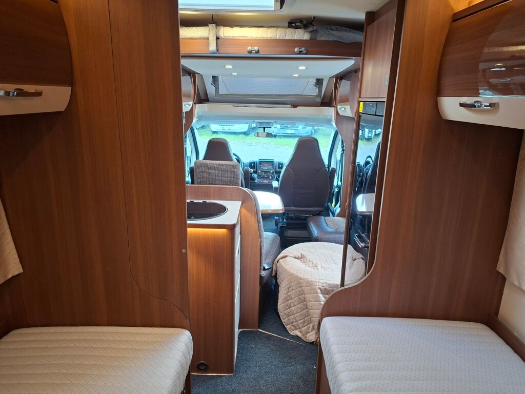 LMC Cruiser T712 Puoli-Integroitu 2018 Valkoinen