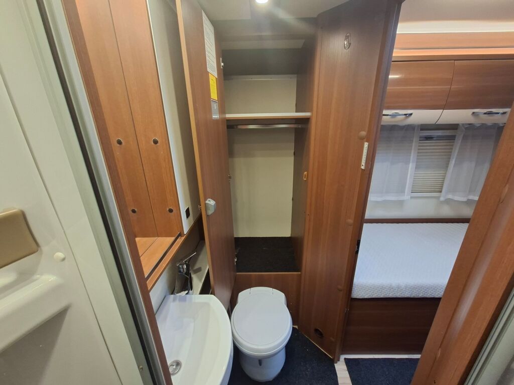 LMC Cruiser T712 Puoli-Integroitu 2018 Valkoinen
