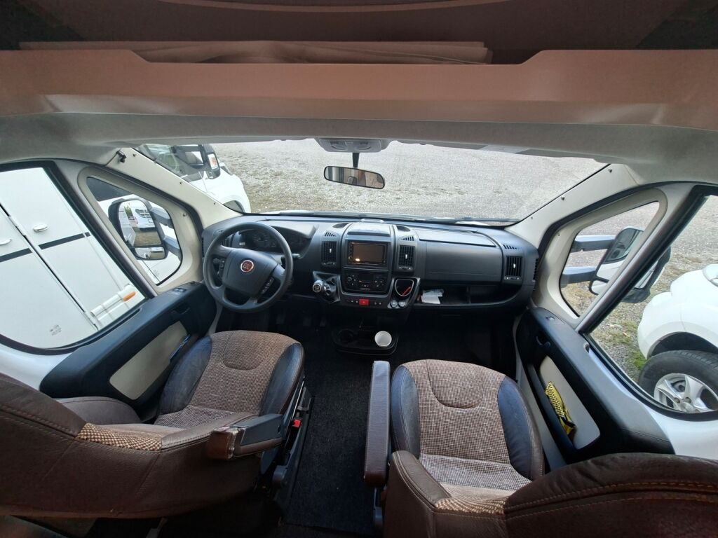 LMC Cruiser T712 Puoli-Integroitu 2018 Valkoinen