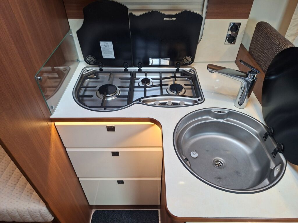 LMC Cruiser T712 Puoli-Integroitu 2018 Valkoinen