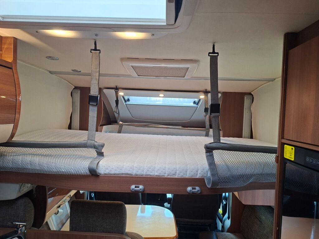 LMC Cruiser T712 Puoli-Integroitu 2018 Valkoinen