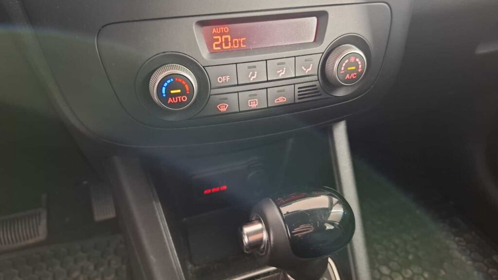 Kia Venga 2018 Punainen