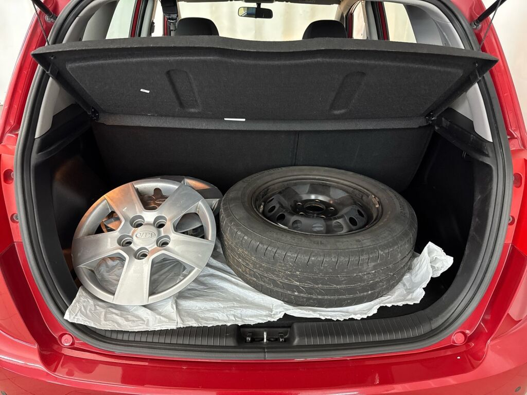 Kia Venga 2018 Punainen