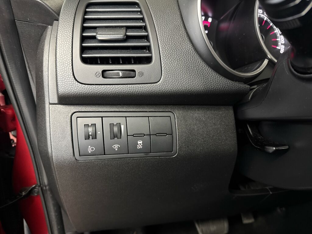 Kia Venga 2018 Punainen