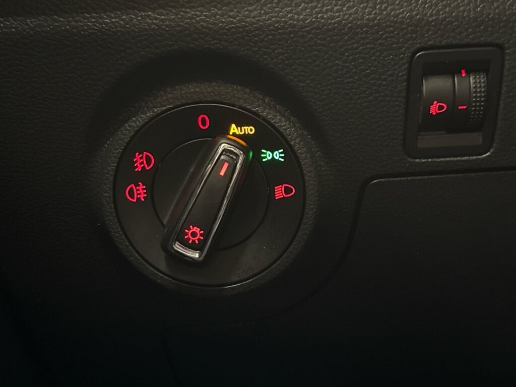 Seat Arona 2018 Punainen