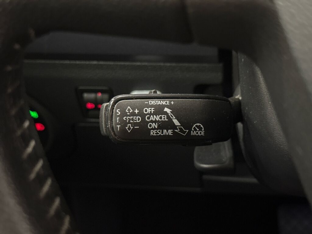 Seat Arona 2018 Punainen