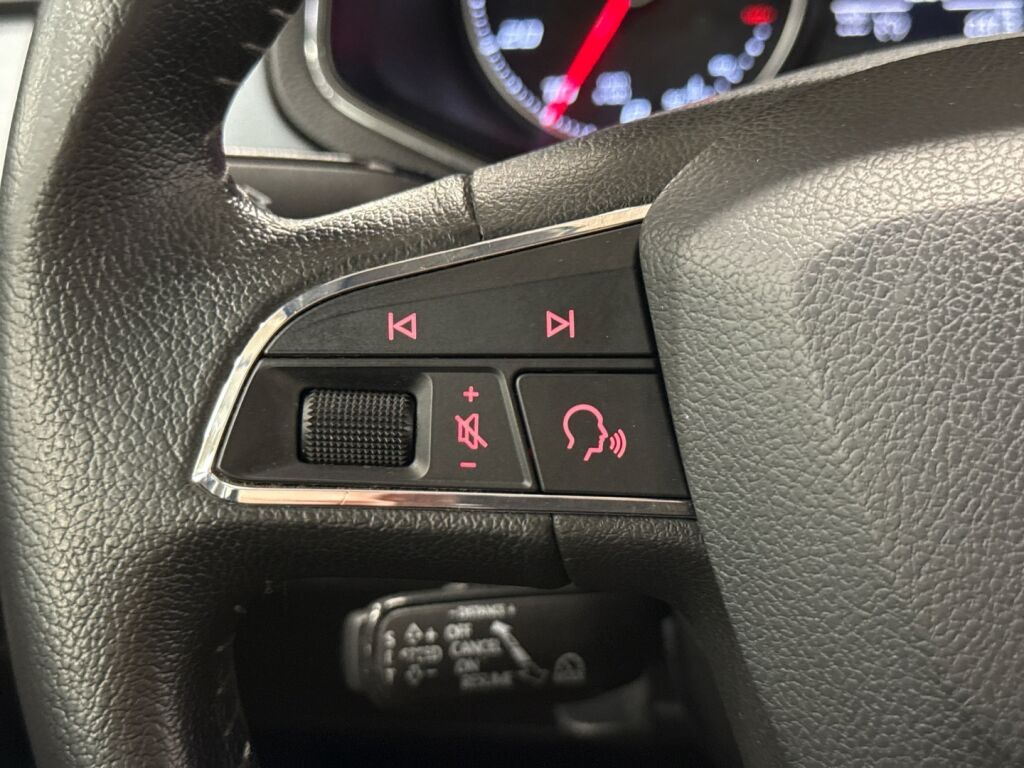 Seat Arona 2018 Punainen