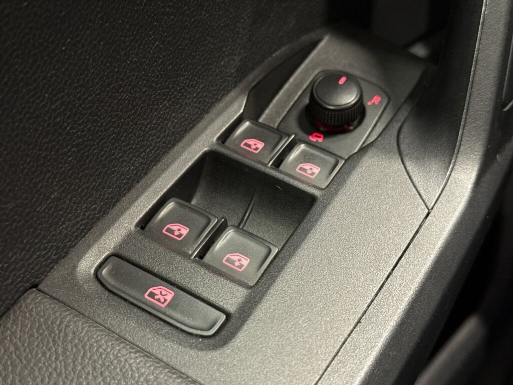 Seat Arona 2018 Punainen