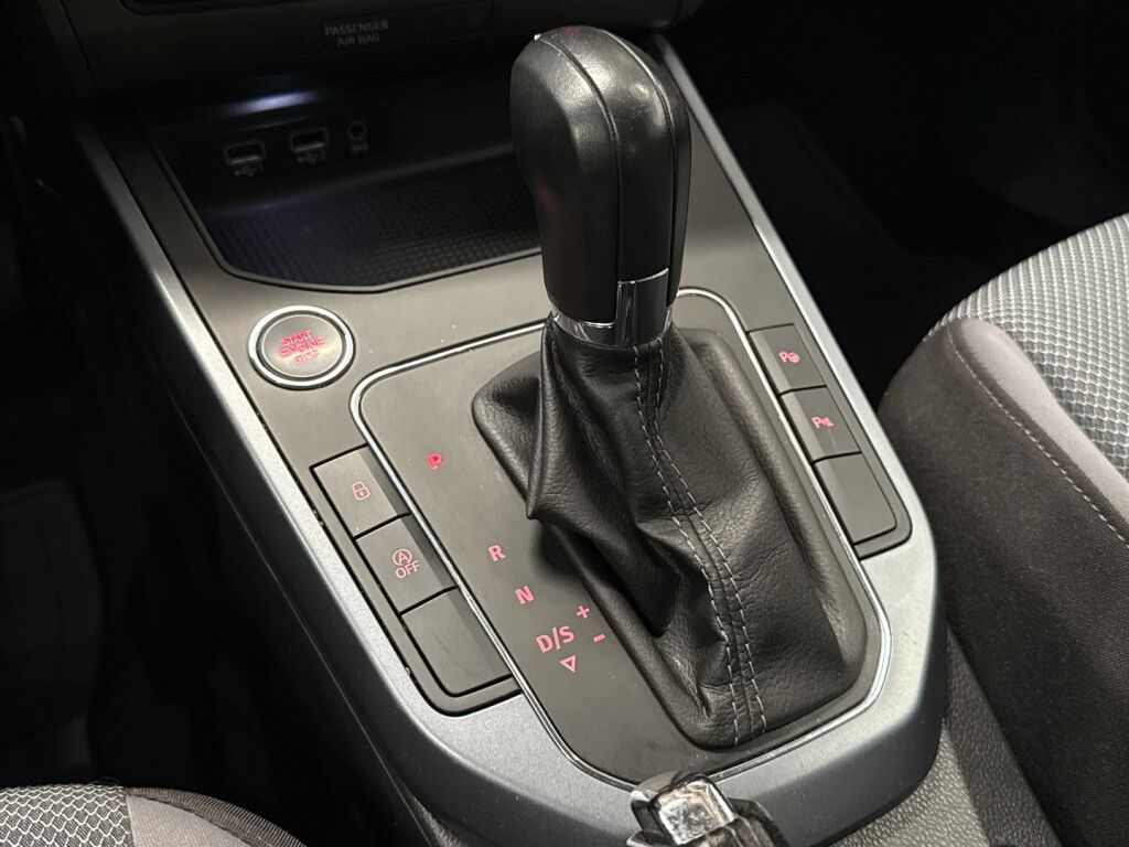 Seat Arona 2018 Punainen