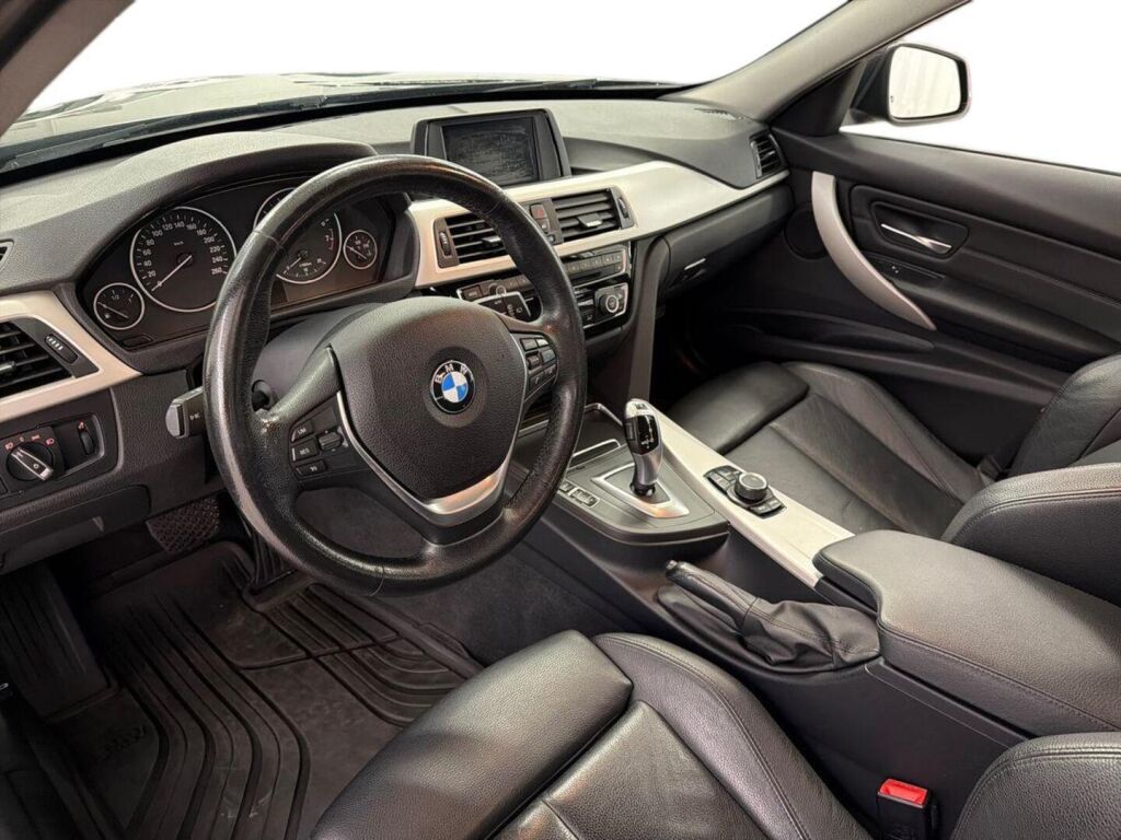 BMW 318 2018 Musta