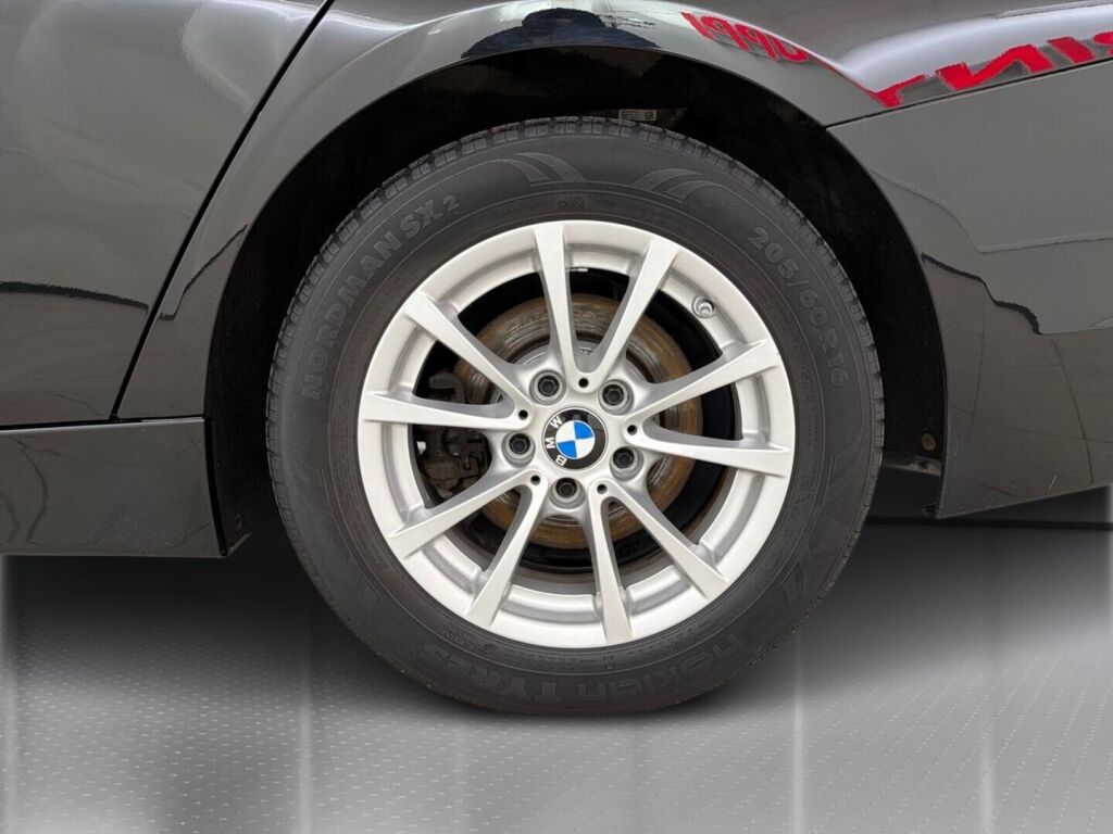BMW 318 2018 Musta